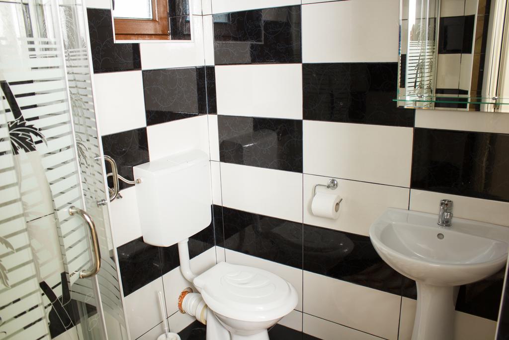 Pensiunea Viki Tău Bistra Zimmer foto