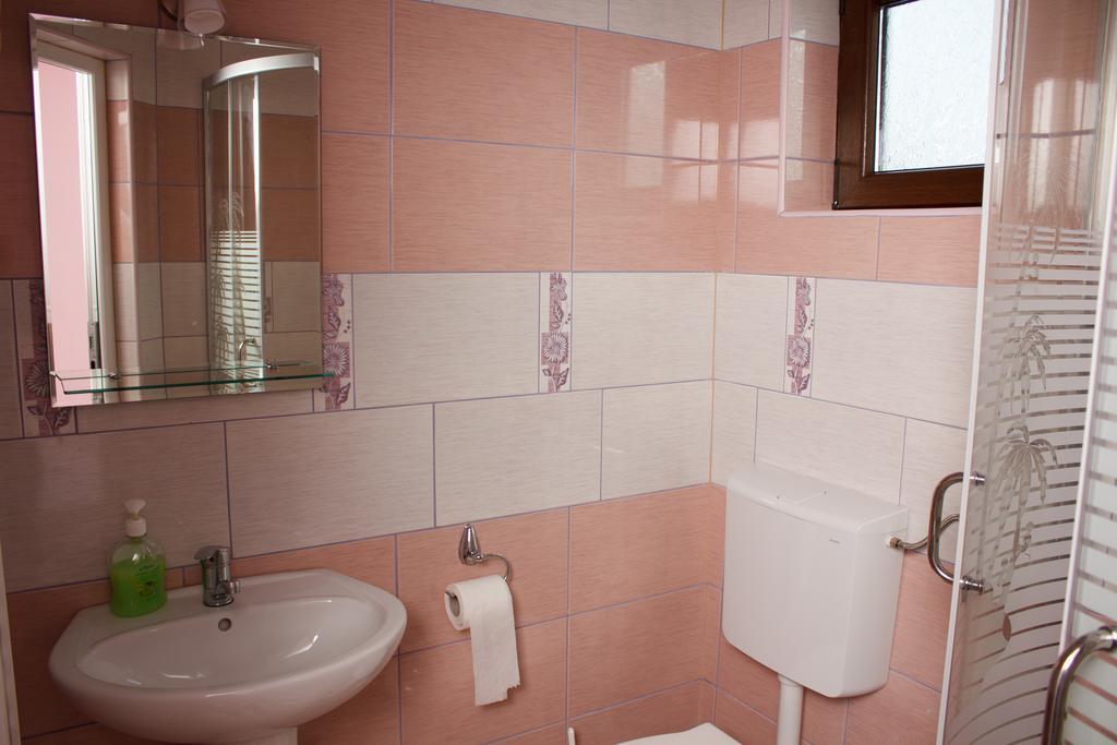 Pensiunea Viki Tău Bistra Zimmer foto