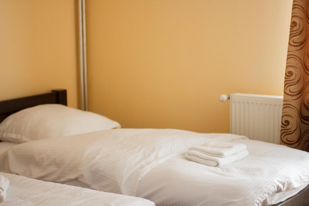 Pensiunea Viki Tău Bistra Zimmer foto